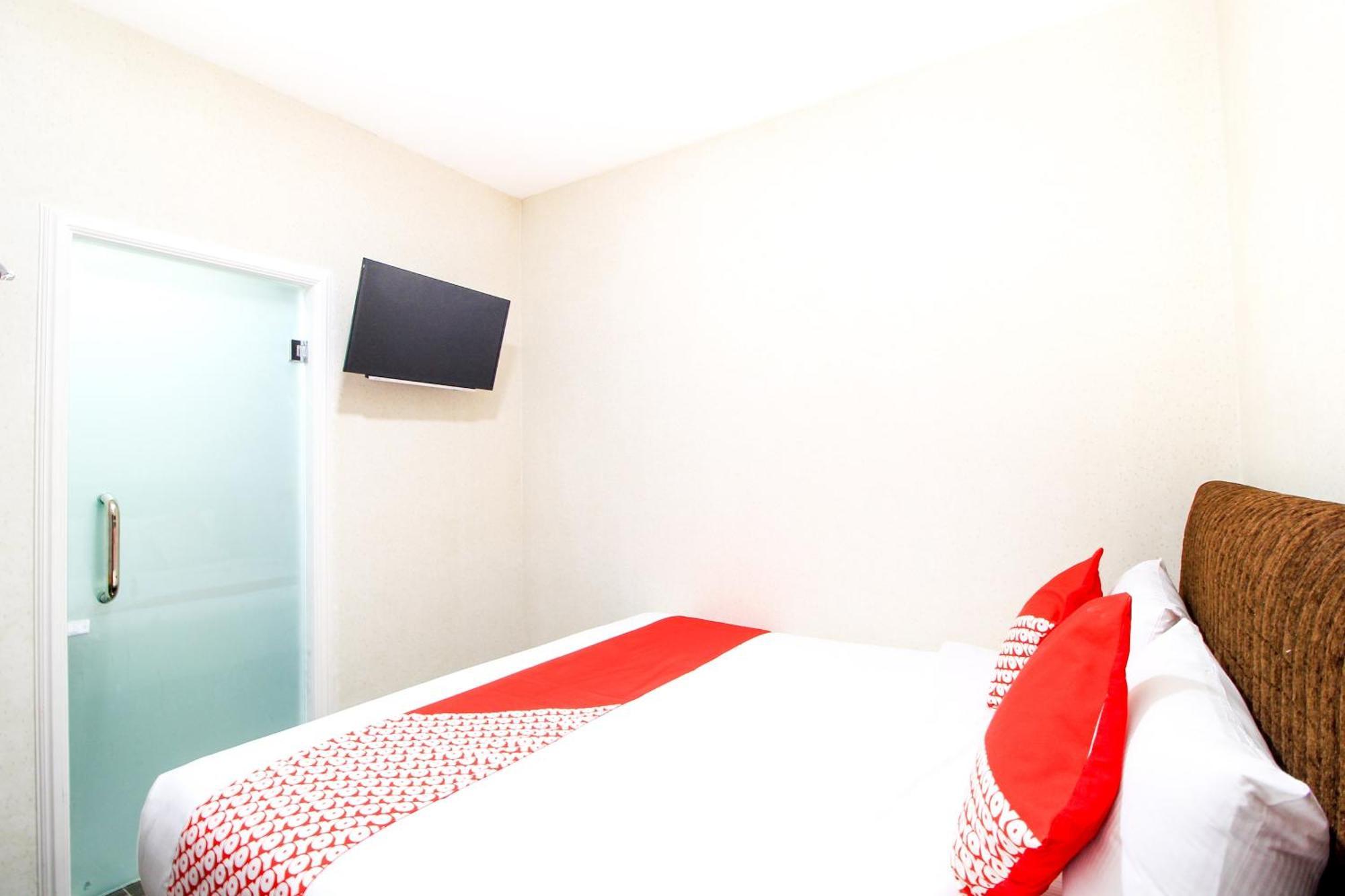 Super Oyo Capital O 217 A1 Hotel Сурабая Экстерьер фото