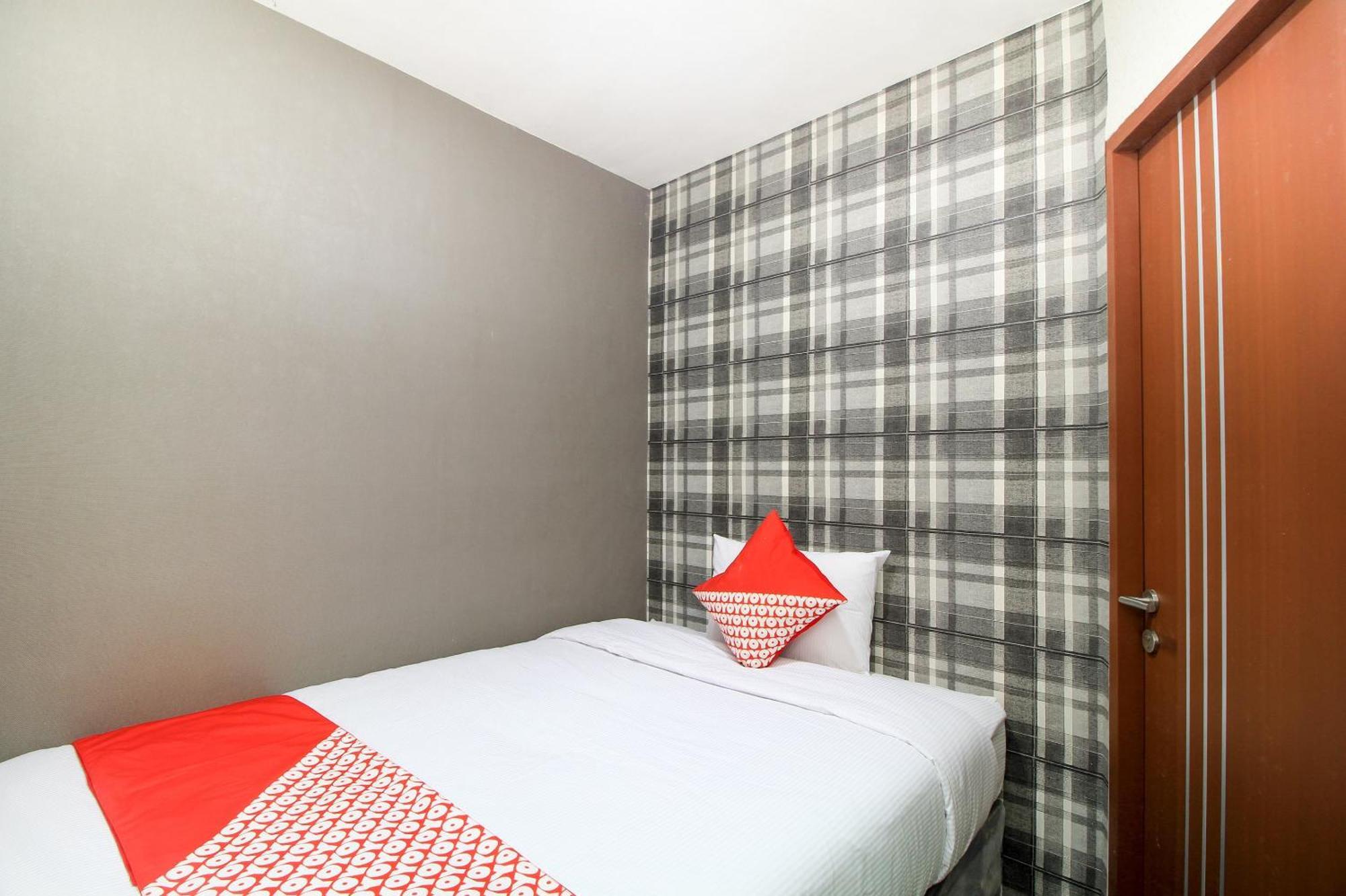 Super Oyo Capital O 217 A1 Hotel Сурабая Экстерьер фото