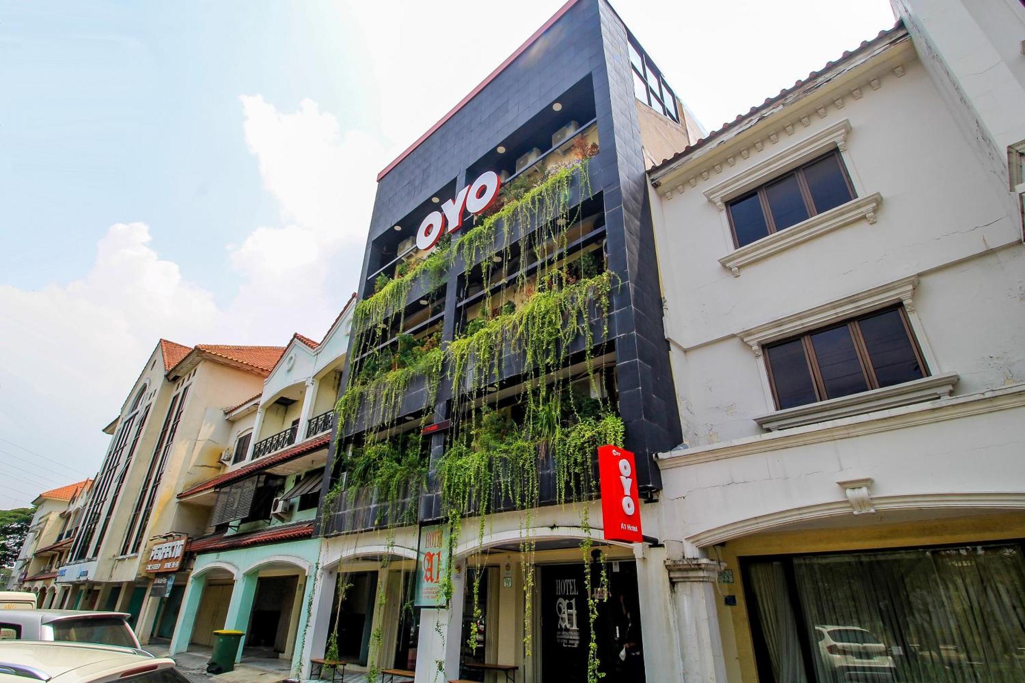 Super Oyo Capital O 217 A1 Hotel Сурабая Экстерьер фото