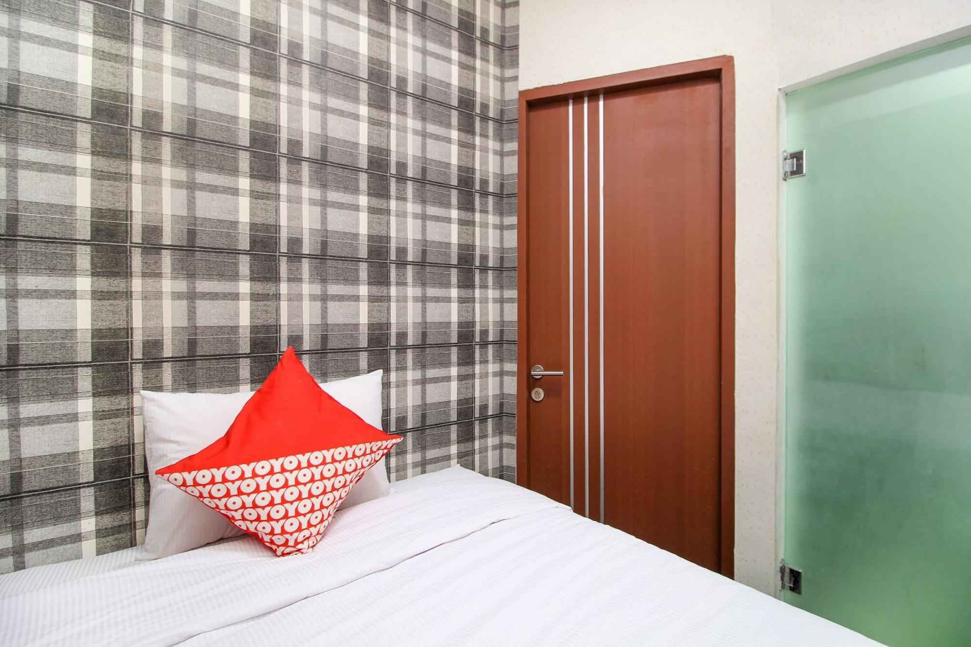 Super Oyo Capital O 217 A1 Hotel Сурабая Экстерьер фото